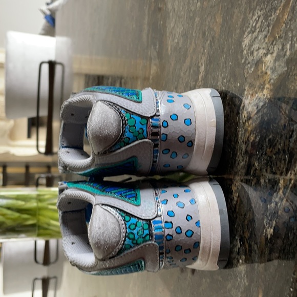 I love these shoes,sadly i grew out of them. - Picture 7 of 7